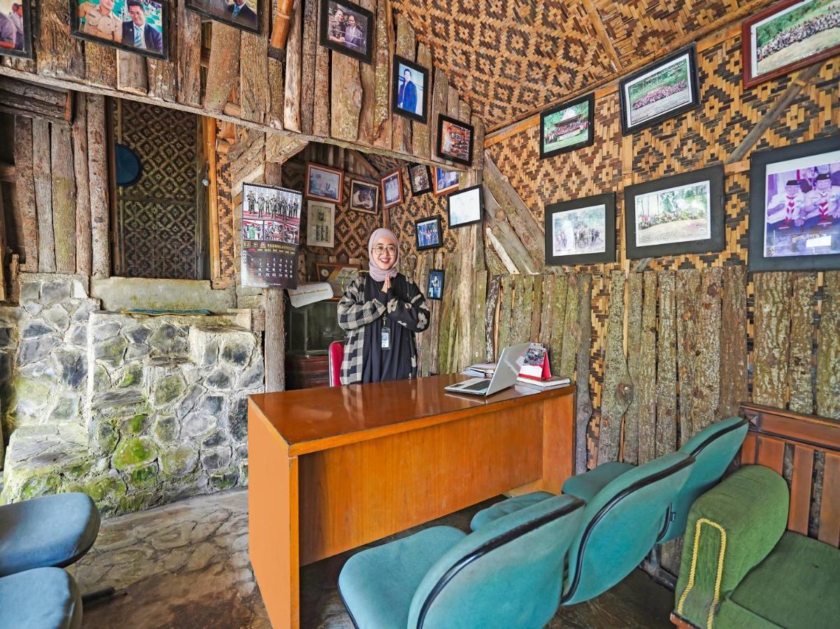 Oyo Homes 90915 Eco Tourism Desa Cihanjuang Rahayu Ciwangun Indah Camp Villas Bongkar Eksteriør billede